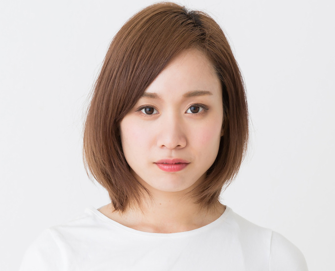 無表情の日本人女性の画像